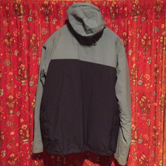 Burton snowboard performance jacket - Picture 2 of 3